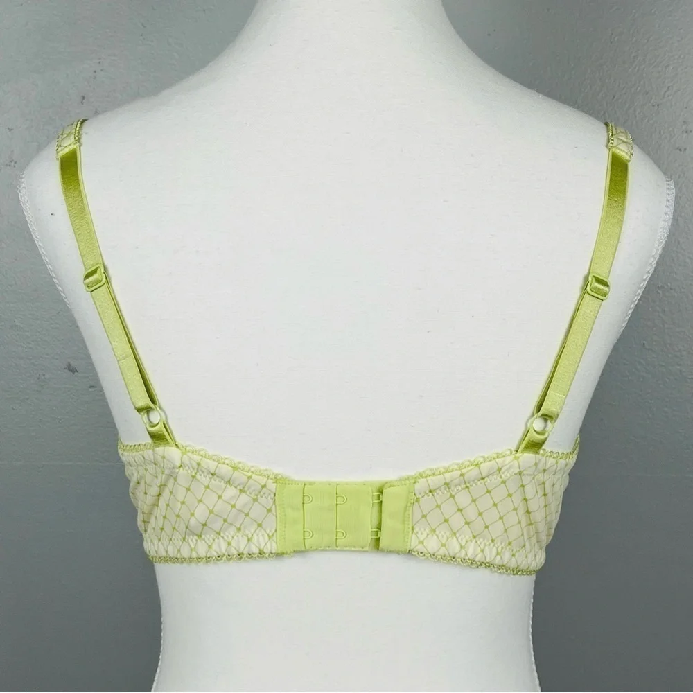 B.tempt’d by Wacoal light green underwire adjustable strap bra, size 36D.